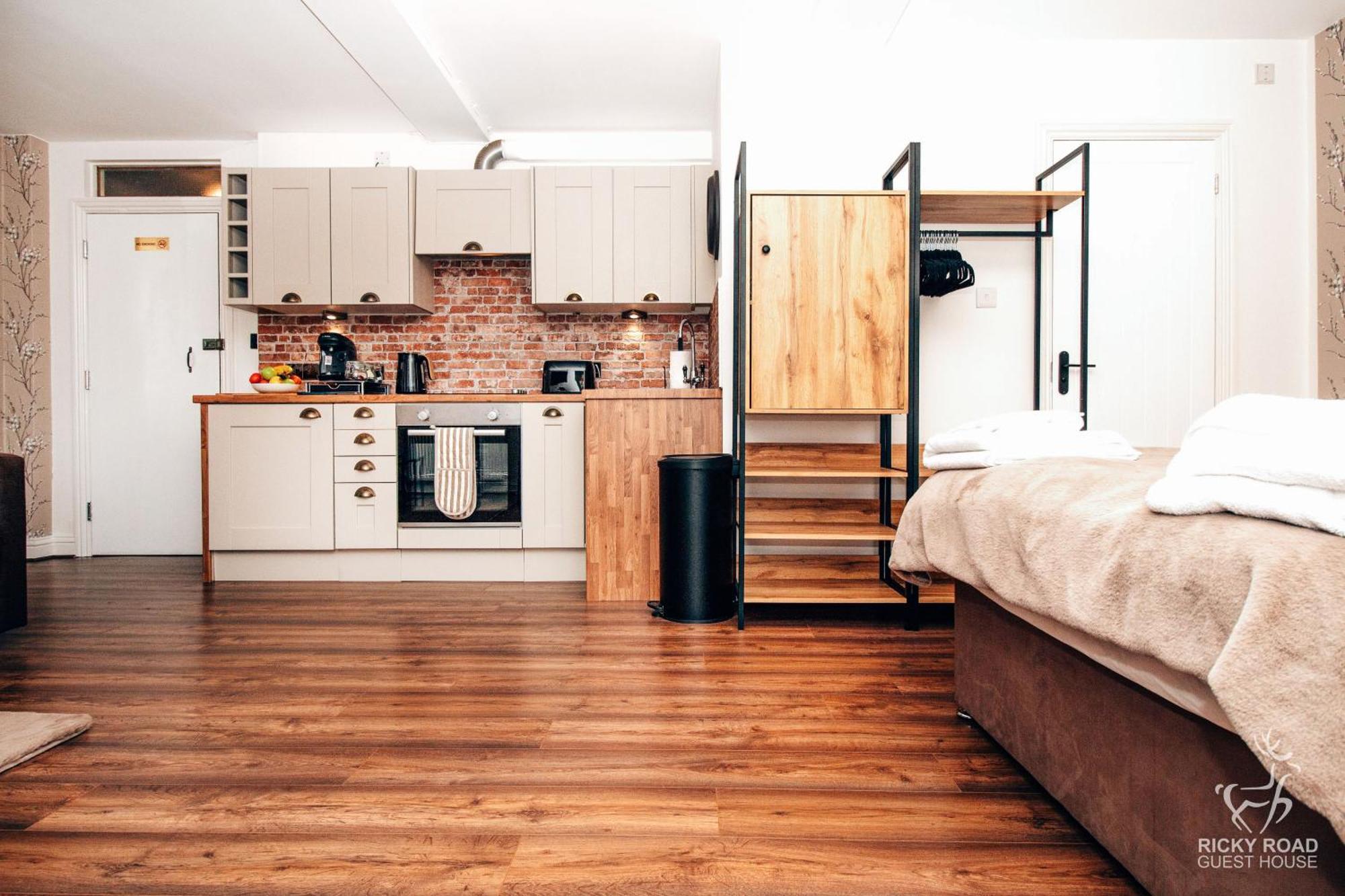 Ricky Road Guest House - Premium Γουάτφορντ Εξωτερικό φωτογραφία